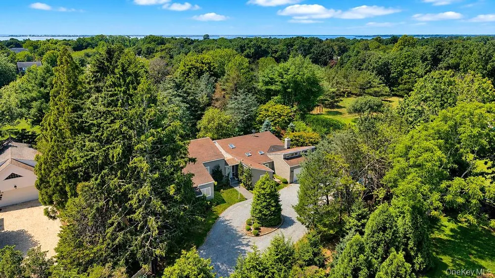 7 Tuthill Lane Remsenburg, NY 11960