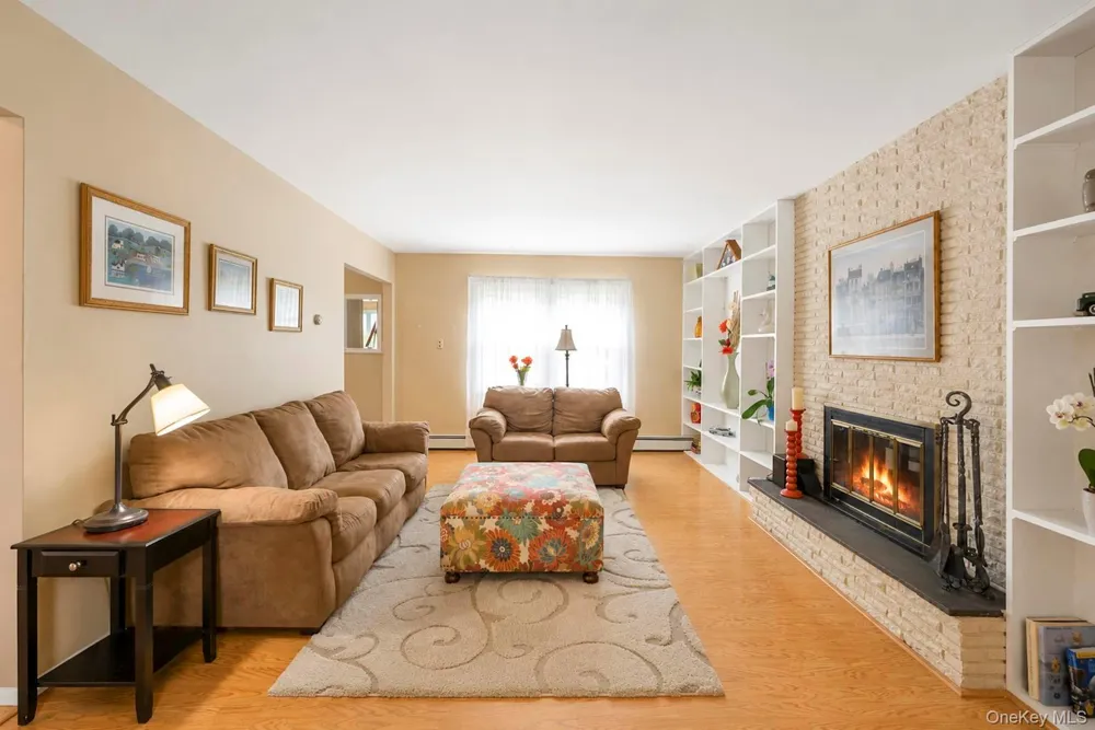 4 Beaverdale Lane Stony Brook, NY 11790