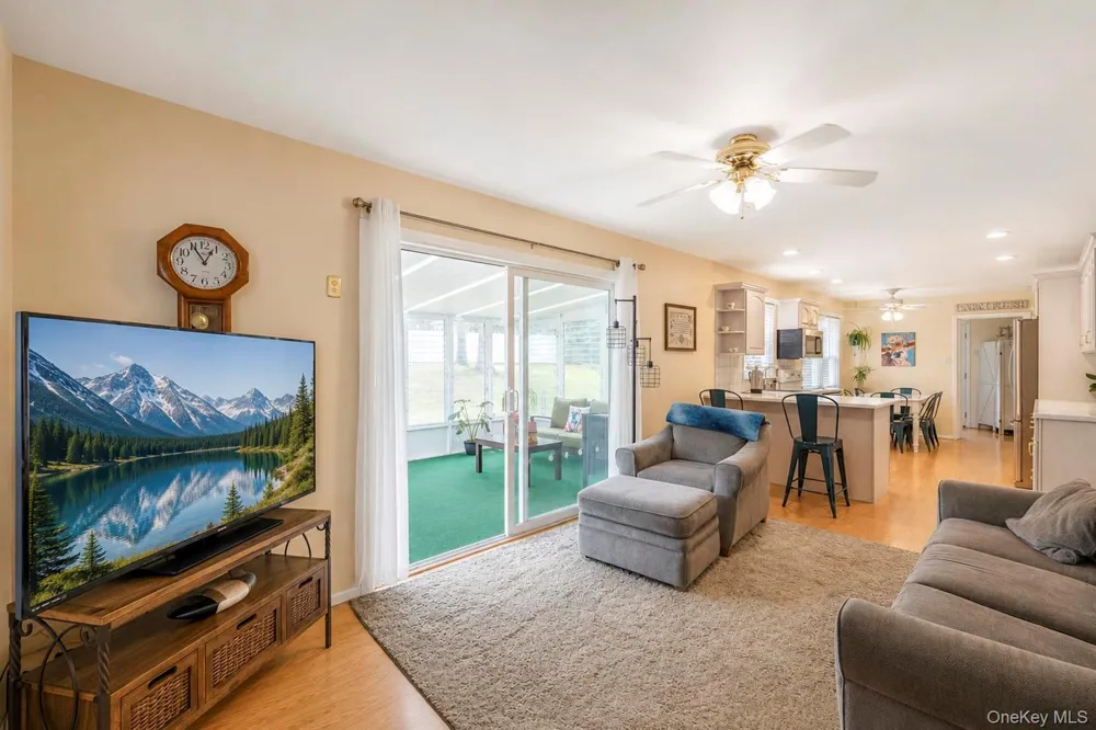 4 Beaverdale Lane Stony Brook, NY 11790