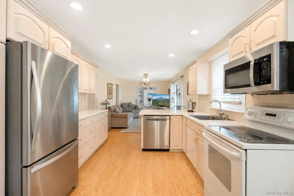4 Beaverdale Lane Stony Brook, NY 11790