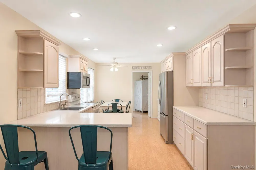 4 Beaverdale Lane Stony Brook, NY 11790