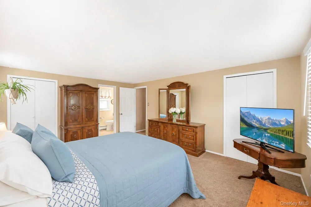 4 Beaverdale Lane Stony Brook, NY 11790