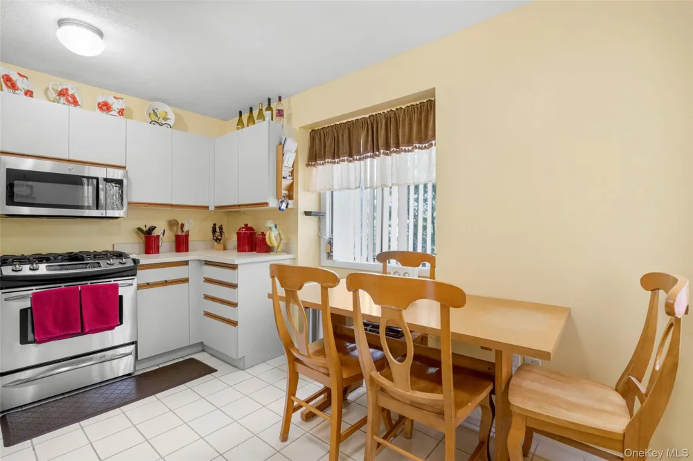 59 Chester Lane Nanuet, NY 10954