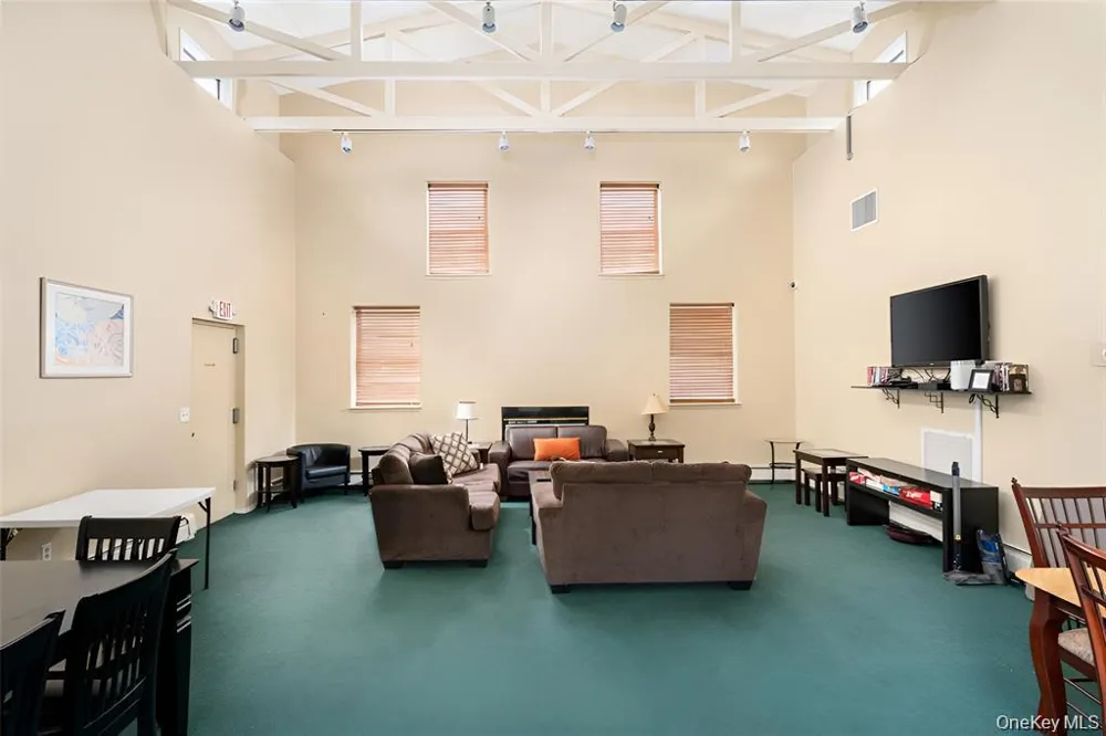 2449F Union Boulevard #9B Islip, NY 11751