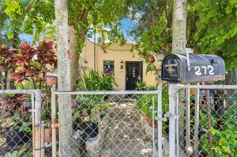 272 NW 37th St