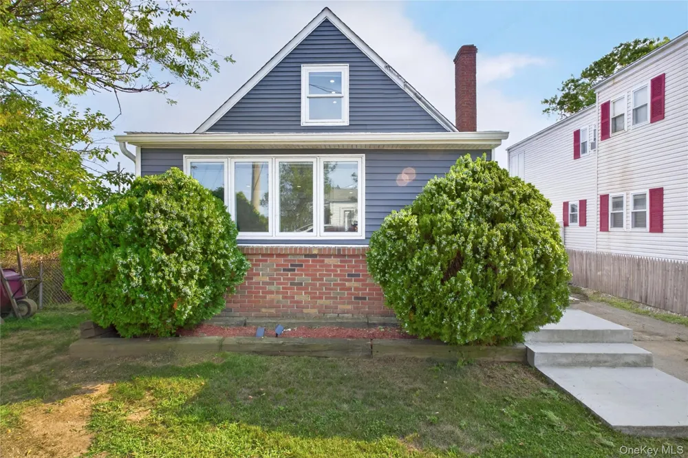 16 Dewey Street E East Rockaway, NY 11518