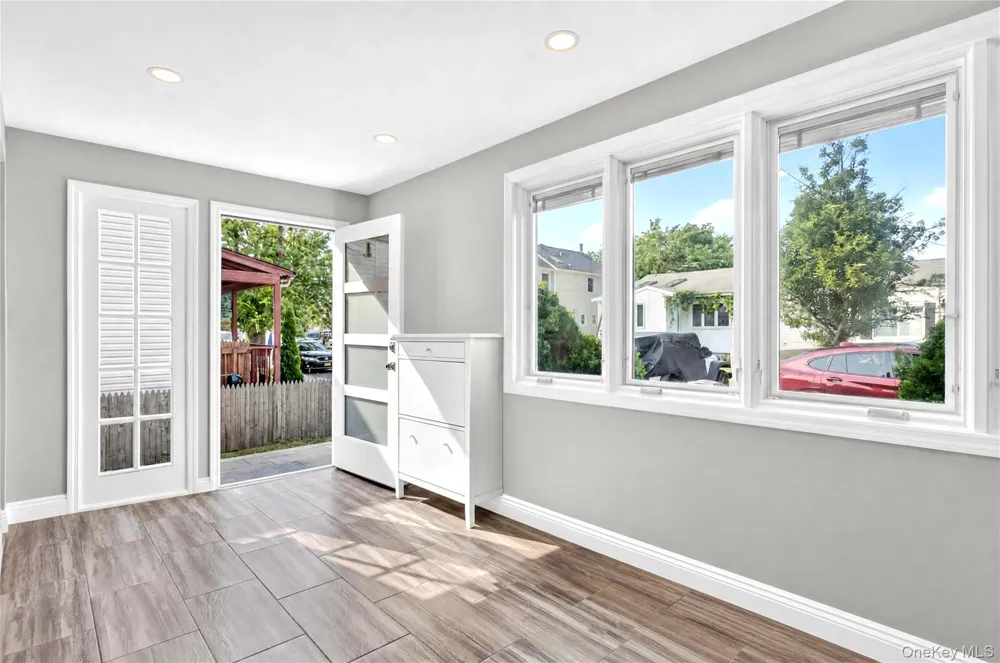 16 Dewey Street E East Rockaway, NY 11518