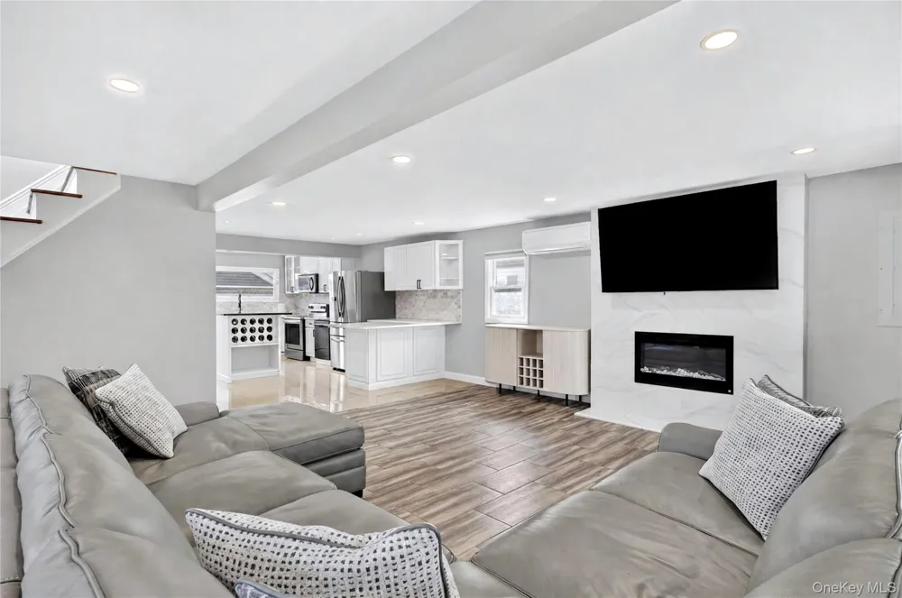 16 Dewey Street E East Rockaway, NY 11518