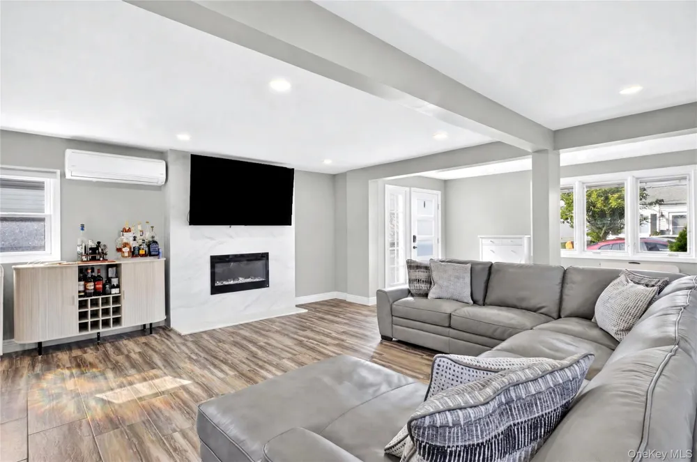 16 Dewey Street E East Rockaway, NY 11518