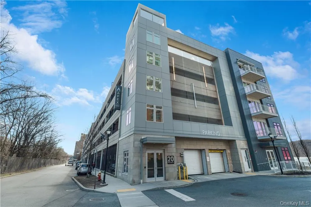 23 Water Grant Street #8I Yonkers, NY 10701