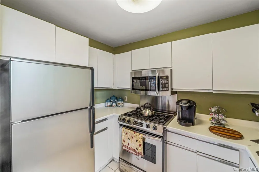 23 Water Grant Street #8I Yonkers, NY 10701