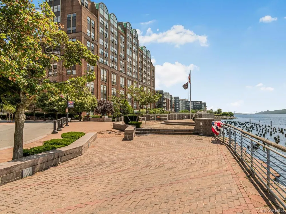 23 Water Grant Street #8I Yonkers, NY 10701