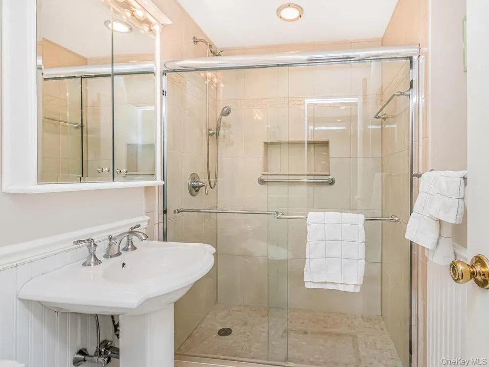 23 Water Grant Street #8I Yonkers, NY 10701