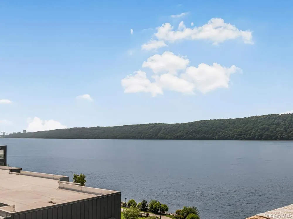 23 Water Grant Street #8I Yonkers, NY 10701