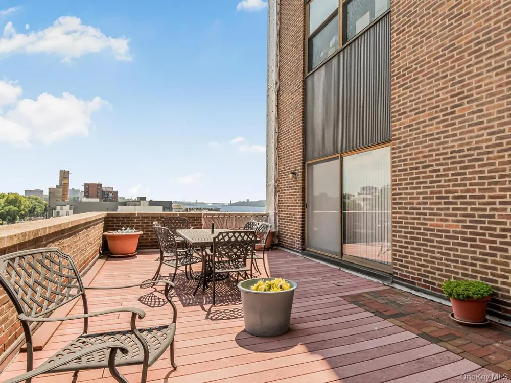 23 Water Grant Street #8I Yonkers, NY 10701