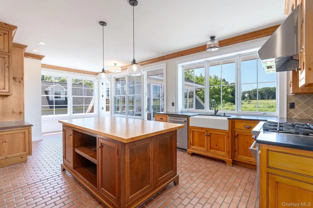 118 Peconic Bay Boulevard Aquebogue, NY 11931