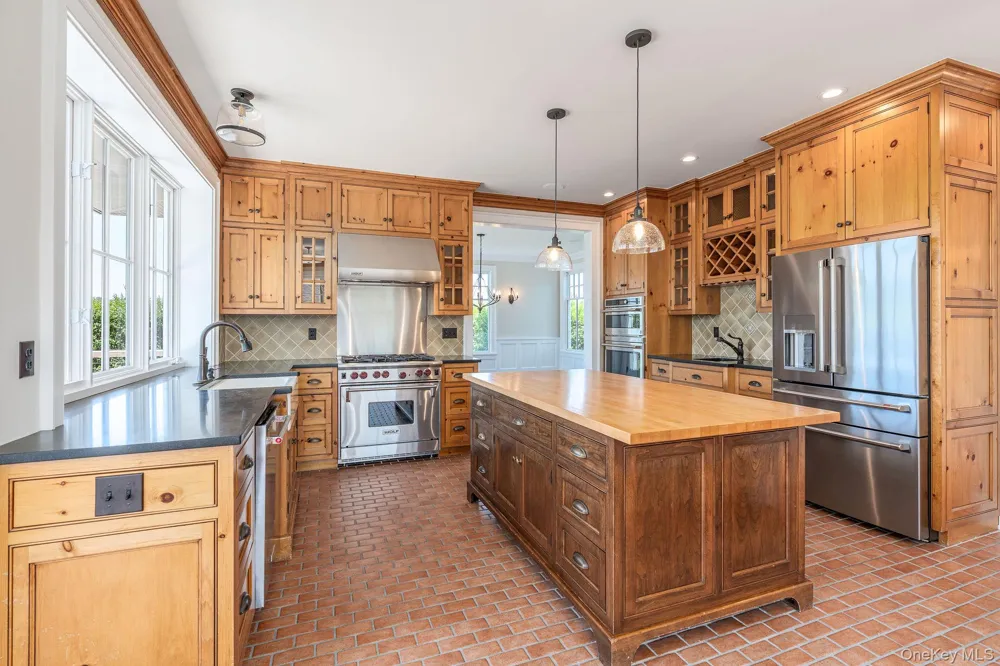 118 Peconic Bay Boulevard Aquebogue, NY 11931