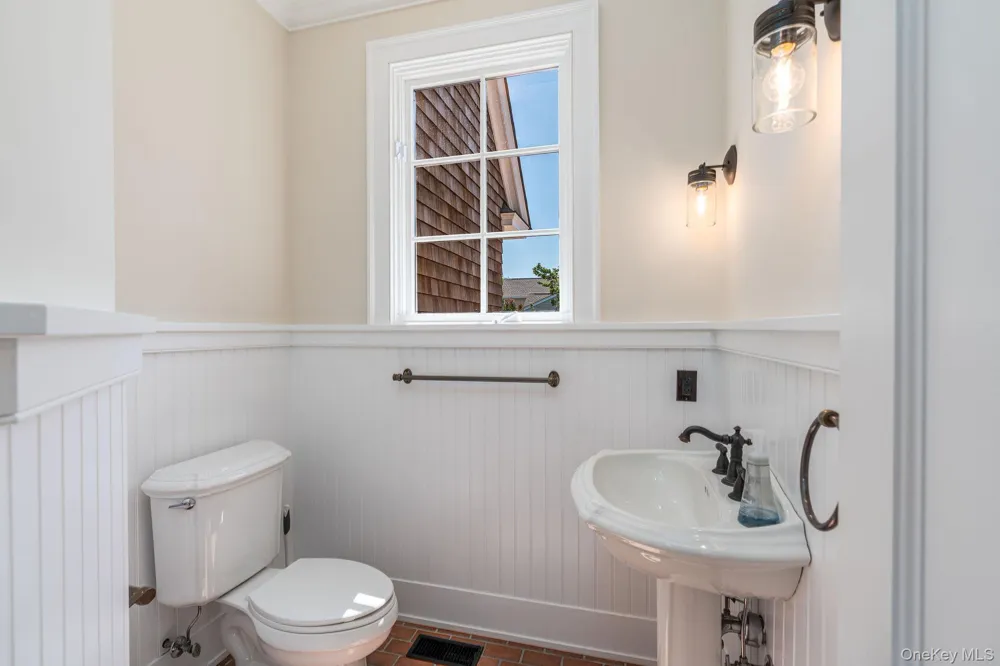 118 Peconic Bay Boulevard Aquebogue, NY 11931
