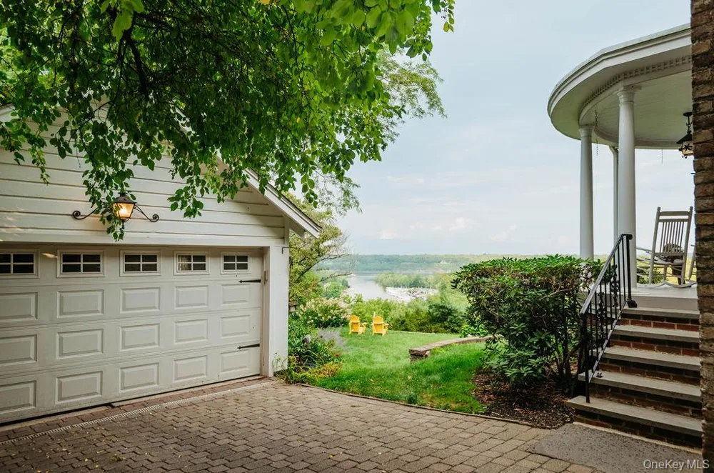 59 Hill Street Saugerties, NY 12477