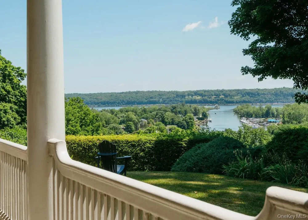 59 Hill Street Saugerties, NY 12477
