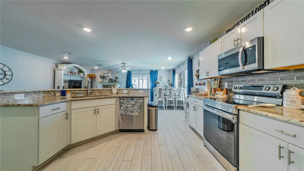 2933 FIELDWOOD CIRCLE St Cloud, FL 34772