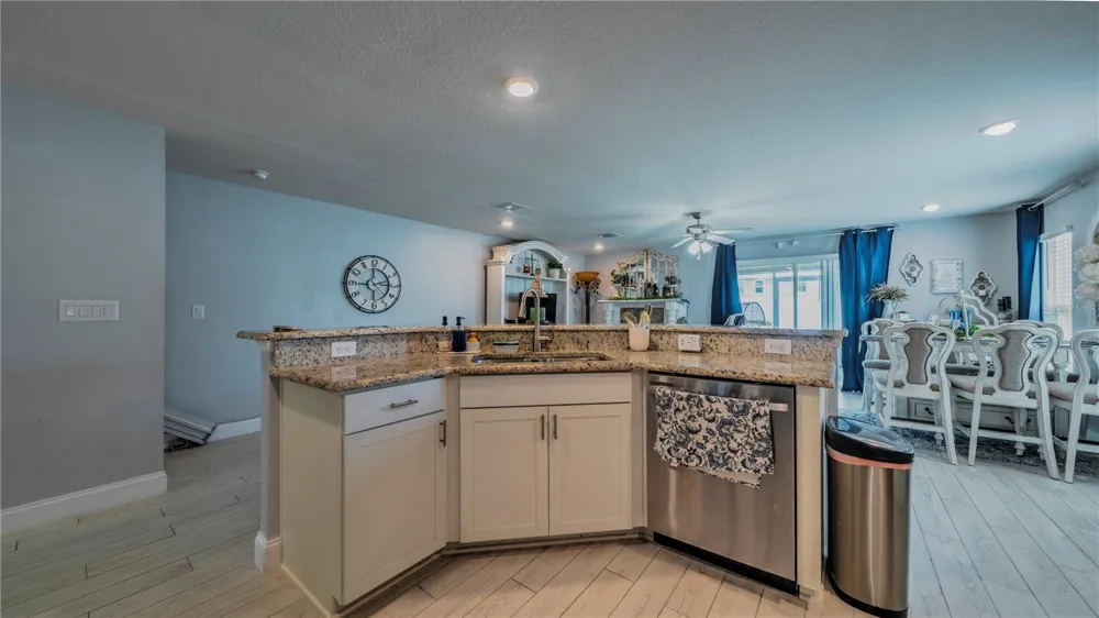 2933 FIELDWOOD CIRCLE St Cloud, FL 34772