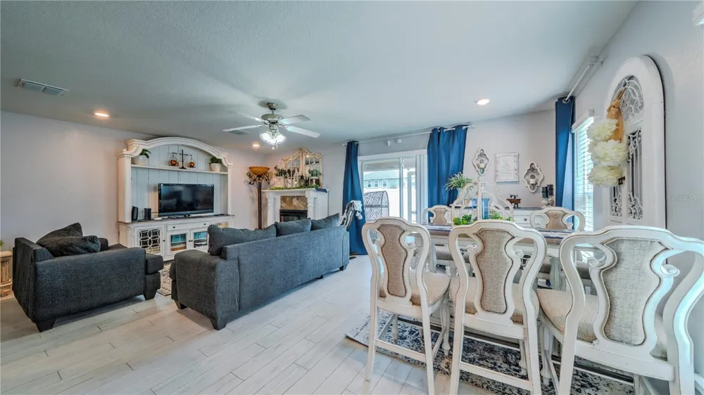 2933 FIELDWOOD CIRCLE St Cloud, FL 34772