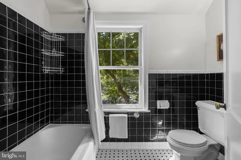 505 THAYER AVENUE Silver Spring, MD 20910