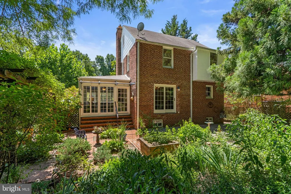 505 THAYER AVENUE Silver Spring, MD 20910