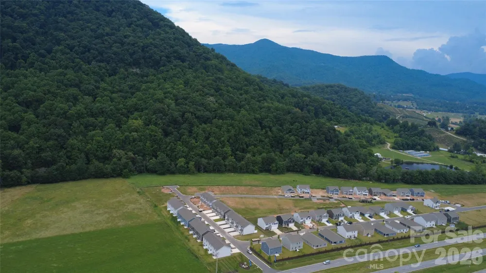 34 Creekwalk Lane Waynesville, NC 28785