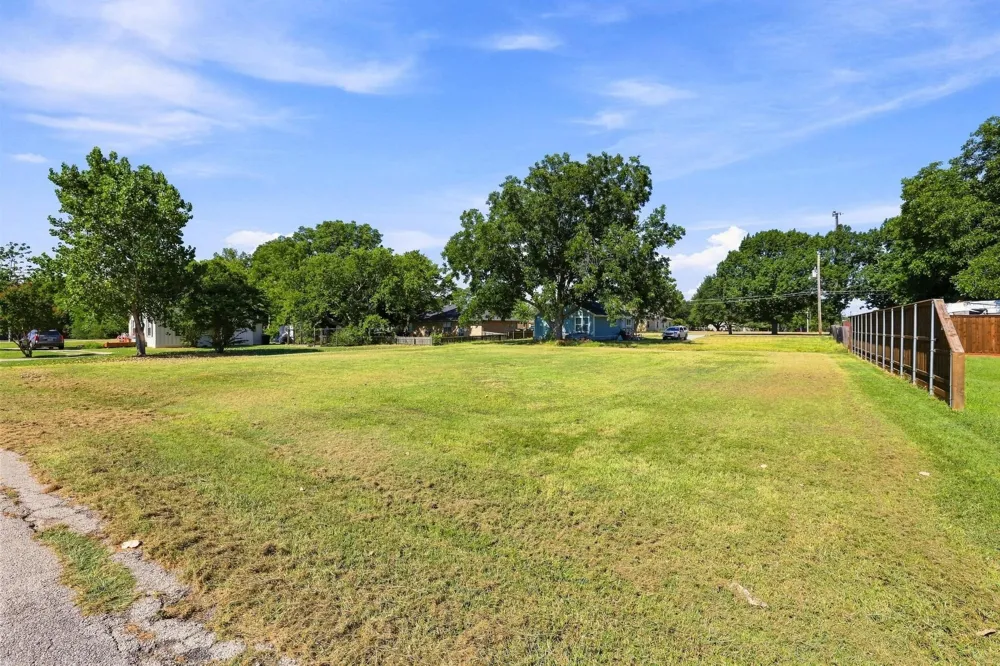 1018 Yarbrough Street Pilot Point, TX 76258