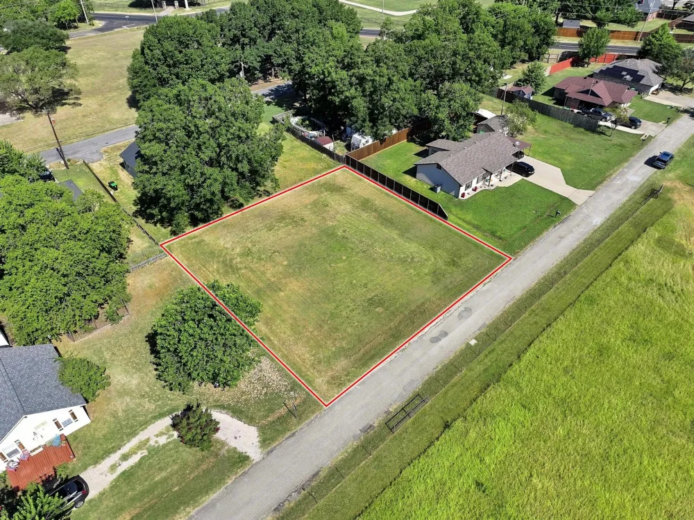 1018 Yarbrough Street Pilot Point, TX 76258