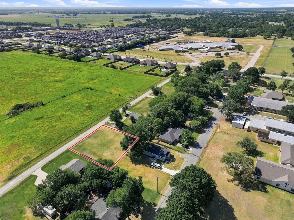 1018 Yarbrough Street Pilot Point, TX 76258