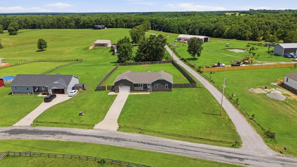 450 N Point Dr Summertown, TN 38483