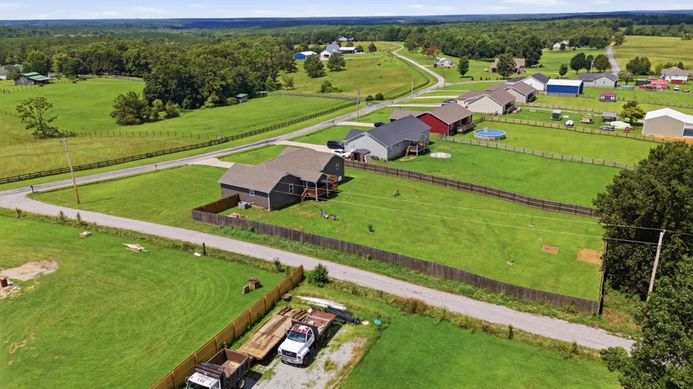 450 N Point Dr Summertown, TN 38483