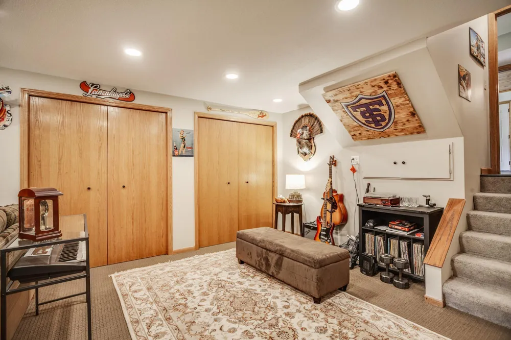 1395 Farmdale Road Mendota Heights, MN 55118