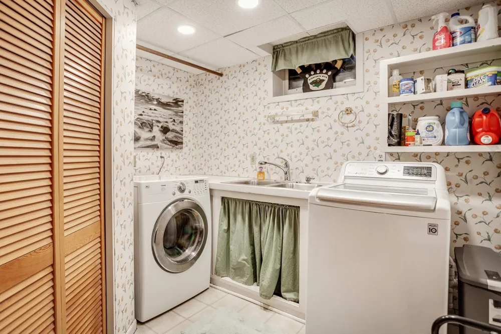 1395 Farmdale Road Mendota Heights, MN 55118