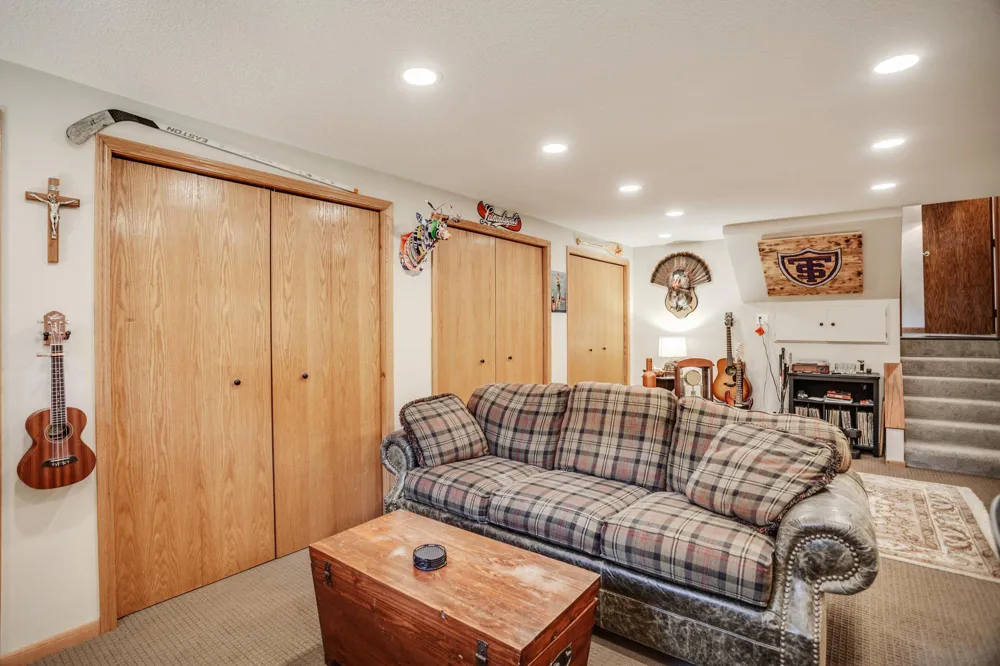 1395 Farmdale Road Mendota Heights, MN 55118