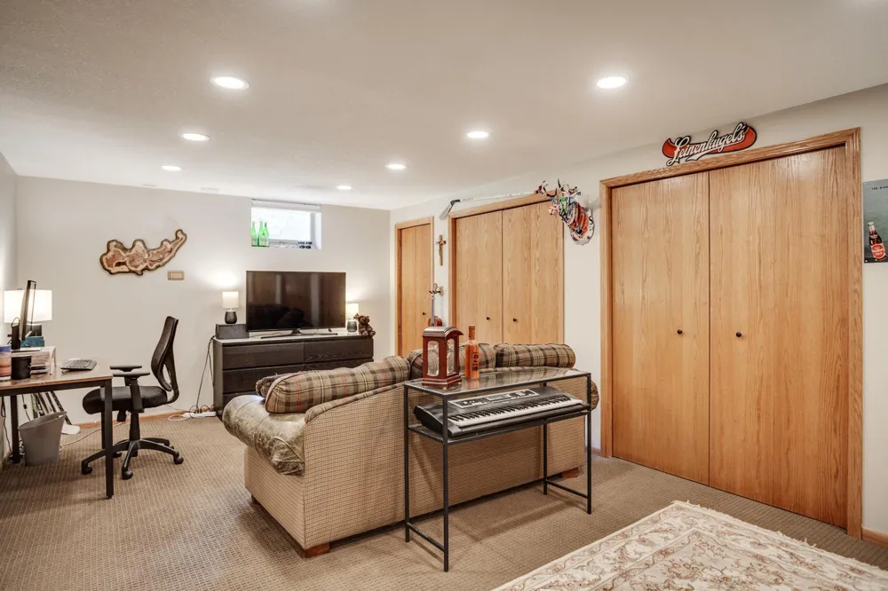1395 Farmdale Road Mendota Heights, MN 55118