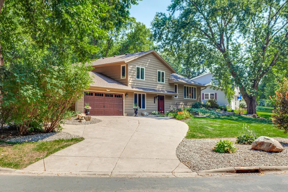 1395 Farmdale Road Mendota Heights, MN 55118