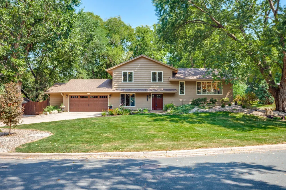 1395 Farmdale Road Mendota Heights, MN 55118