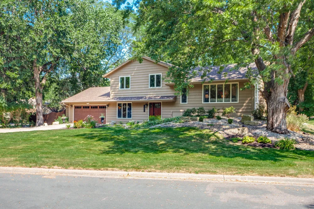 1395 Farmdale Road Mendota Heights, MN 55118