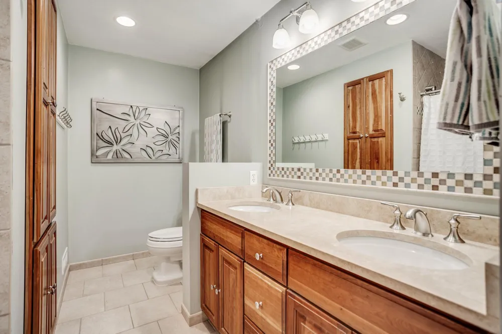 1395 Farmdale Road Mendota Heights, MN 55118