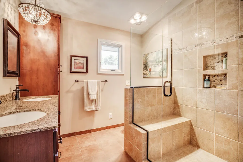 1395 Farmdale Road Mendota Heights, MN 55118