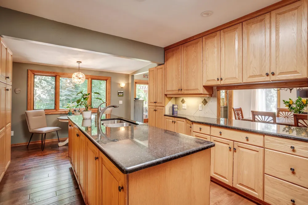 1395 Farmdale Road Mendota Heights, MN 55118