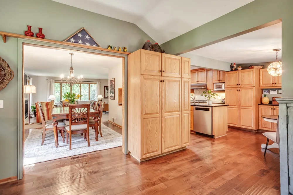 1395 Farmdale Road Mendota Heights, MN 55118
