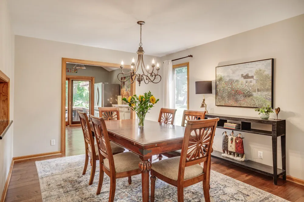 1395 Farmdale Road Mendota Heights, MN 55118