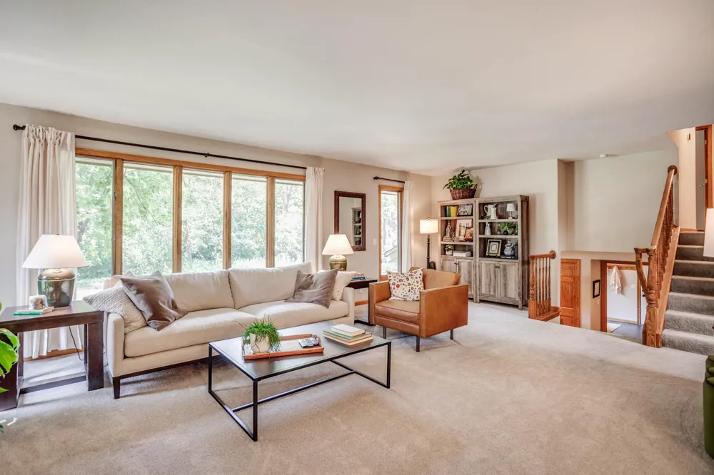 1395 Farmdale Road Mendota Heights, MN 55118