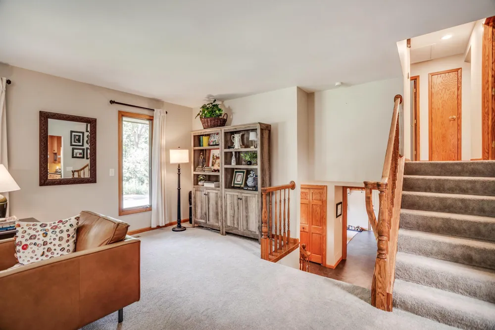 1395 Farmdale Road Mendota Heights, MN 55118