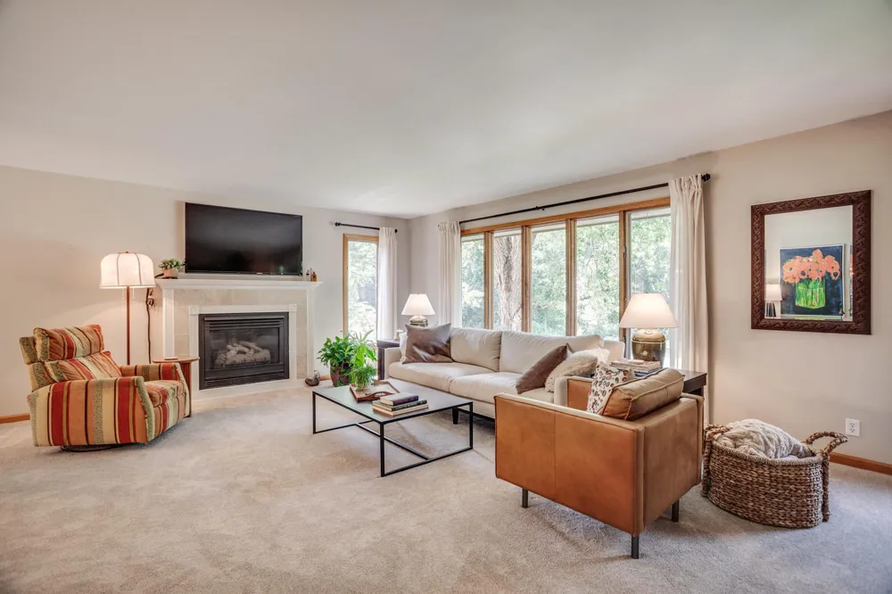 1395 Farmdale Road Mendota Heights, MN 55118